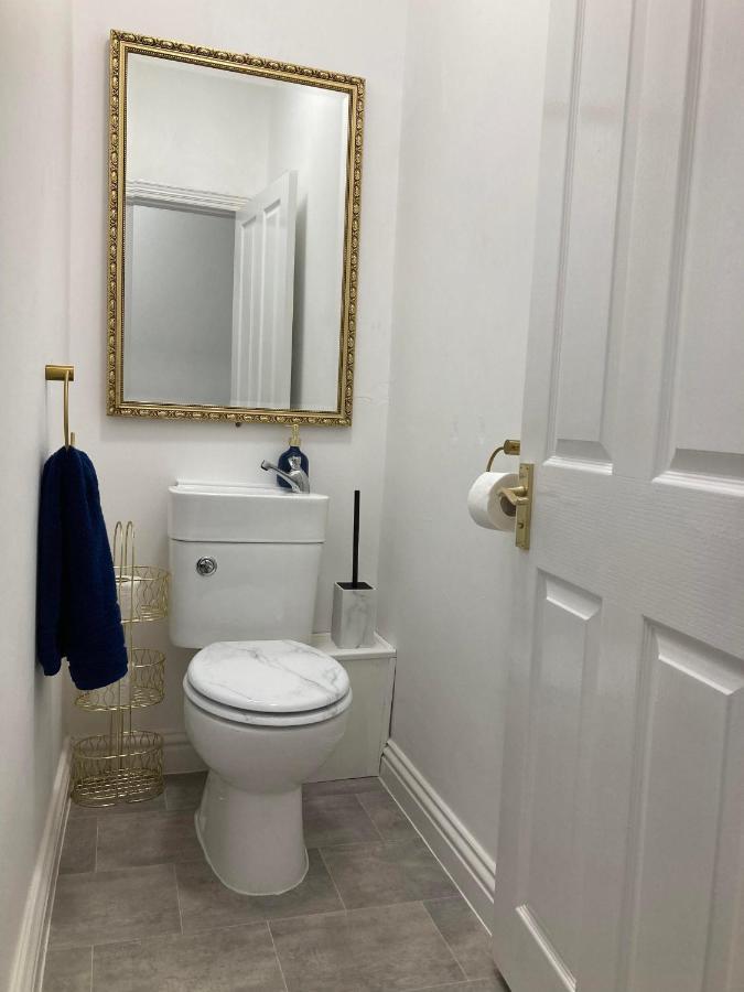 Agapi Apartment - Sea View Sleeps Ten แบล็คพูล ภายนอก รูปภาพ
