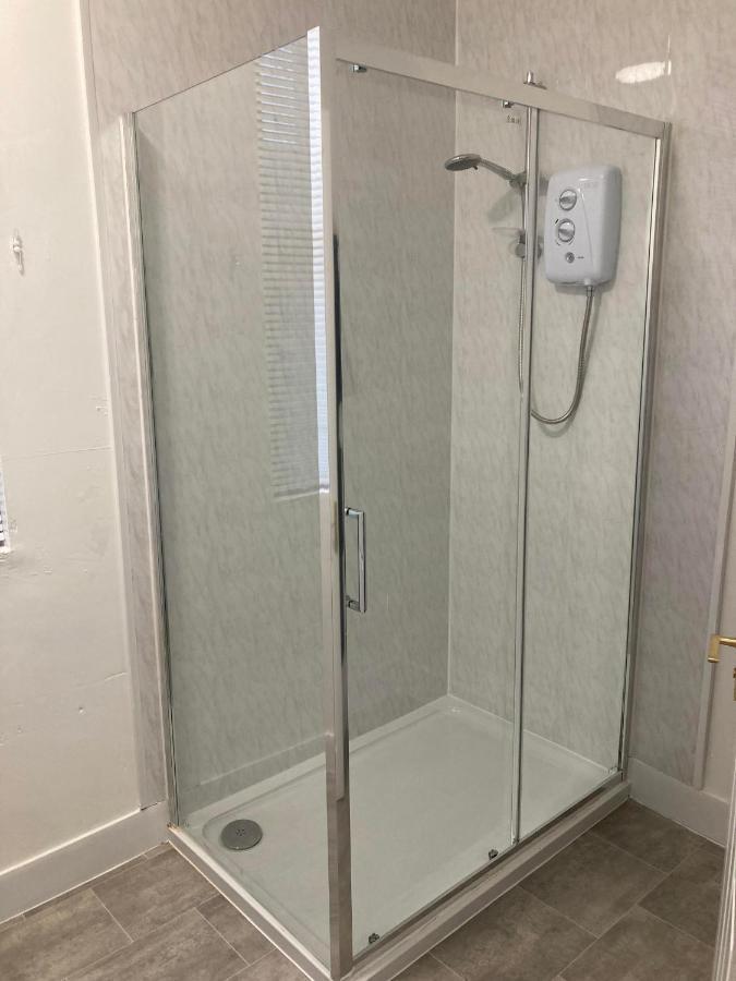 Agapi Apartment - Sea View Sleeps Ten แบล็คพูล ภายนอก รูปภาพ