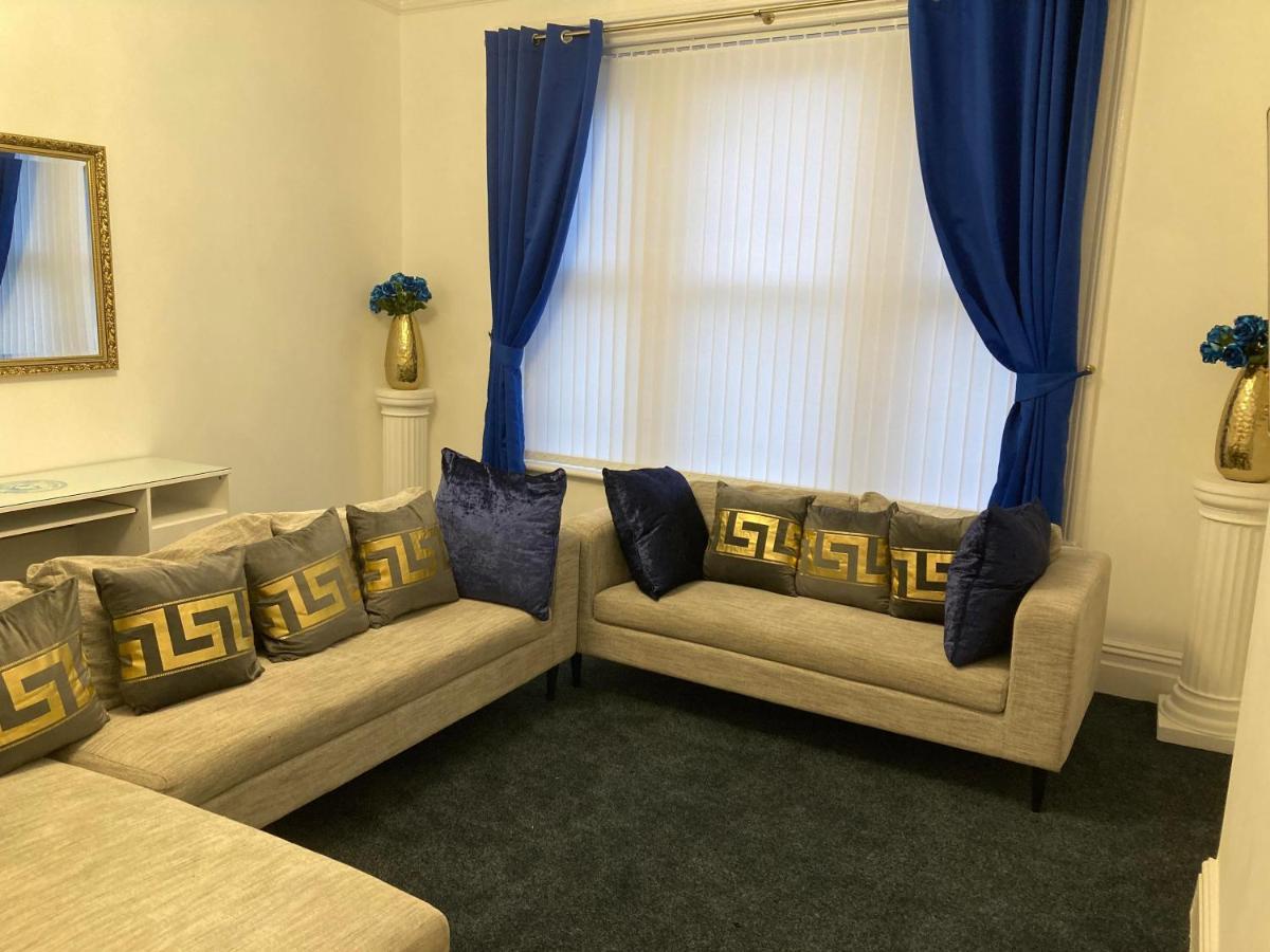 Agapi Apartment - Sea View Sleeps Ten แบล็คพูล ภายนอก รูปภาพ